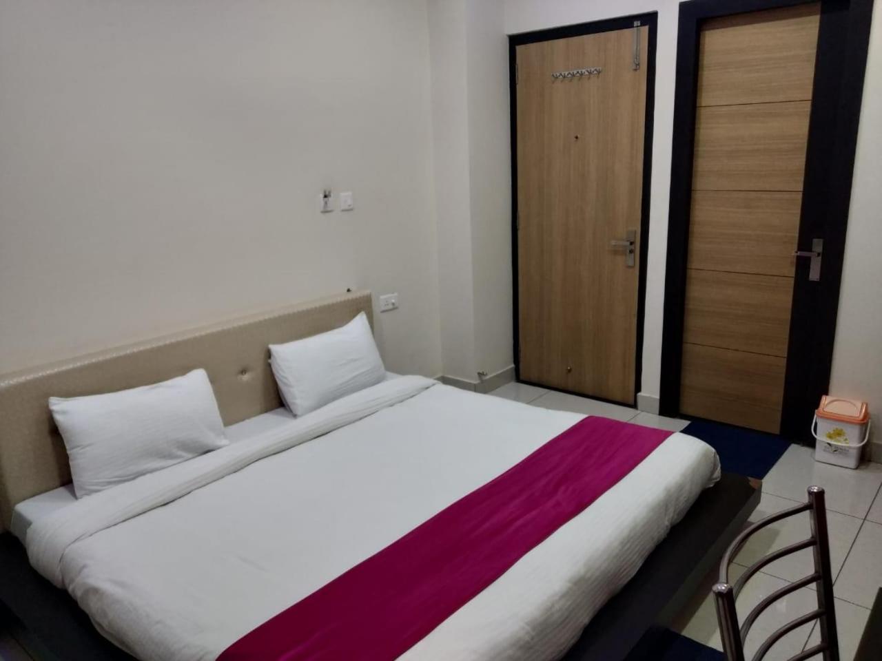 Hotel Reyansh Tanakpur Buitenkant foto