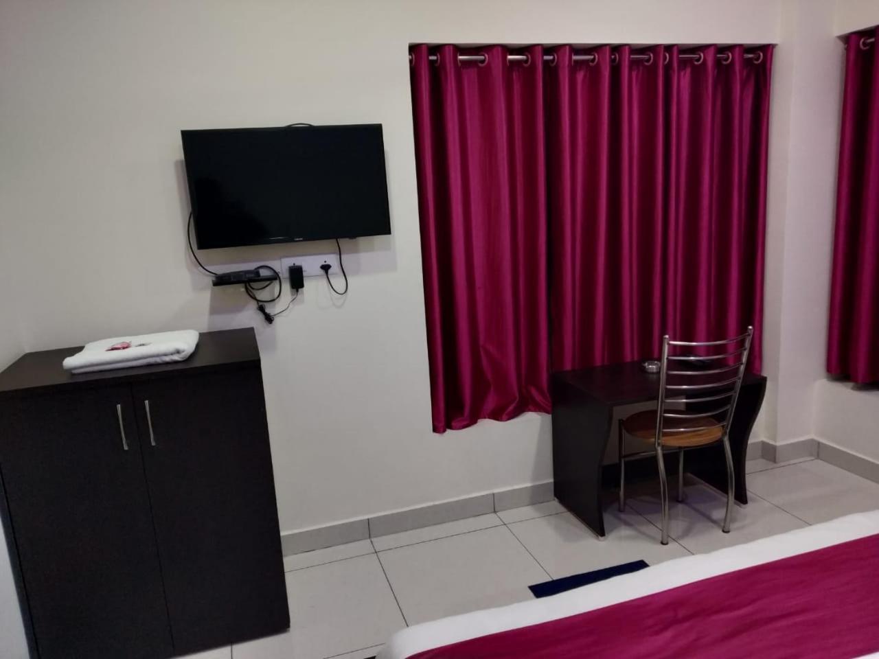 Hotel Reyansh Tanakpur Buitenkant foto