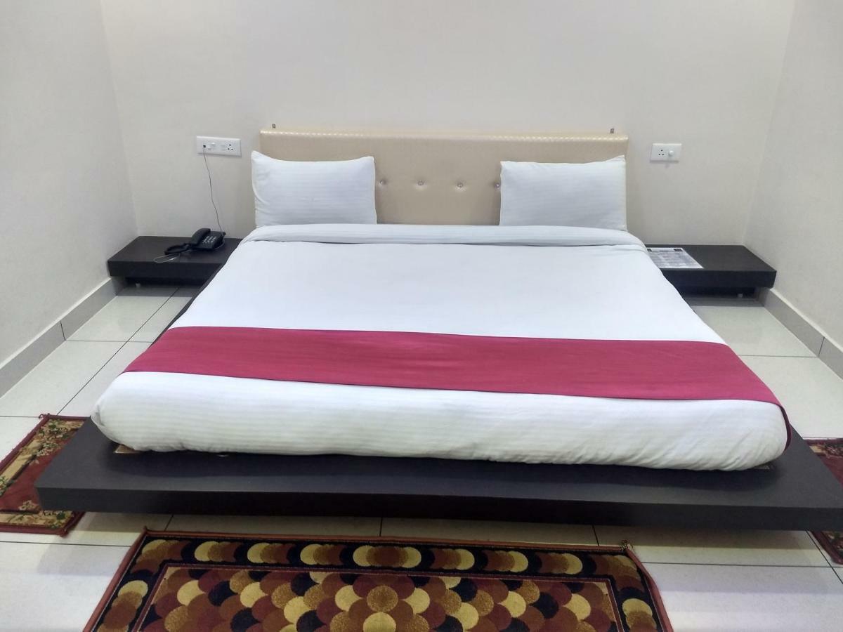 Hotel Reyansh Tanakpur Buitenkant foto